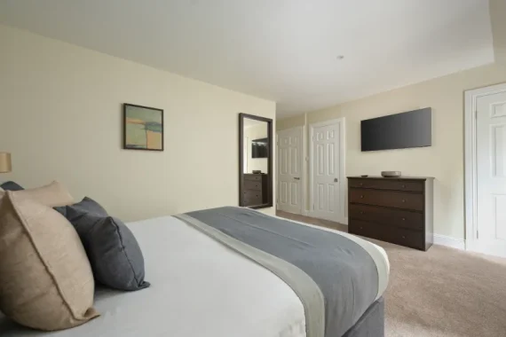 wyndham-duchally-superior-2-bedroom-lodge-07-master-bedroom